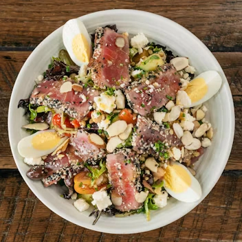 BLUE ZONE AHI TUNA FARRO SALAD