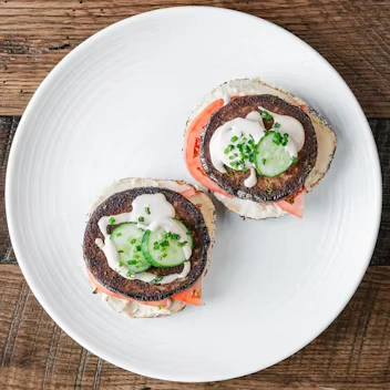 HUMMUS BAGEL